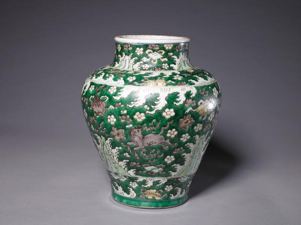 素三彩海马八吉祥纹罐