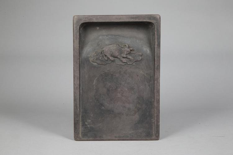 端石犀牛纹抄手砚