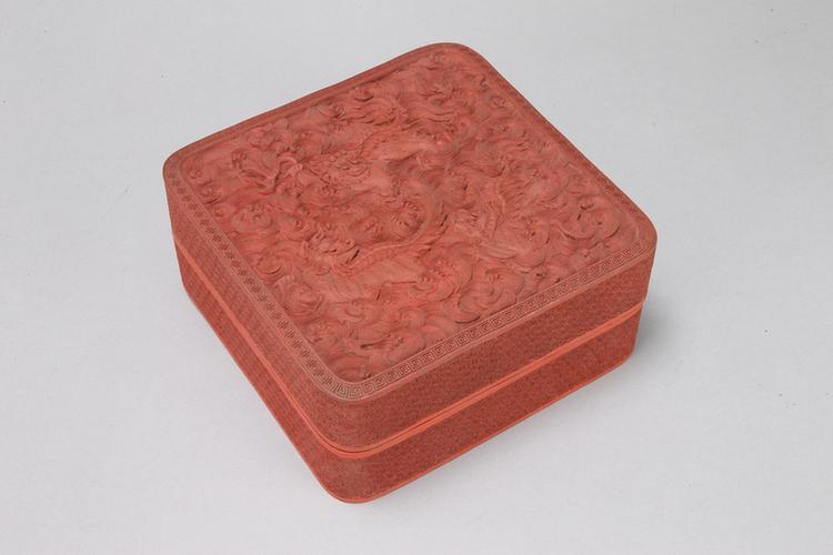 剔红海水狮子图方盒