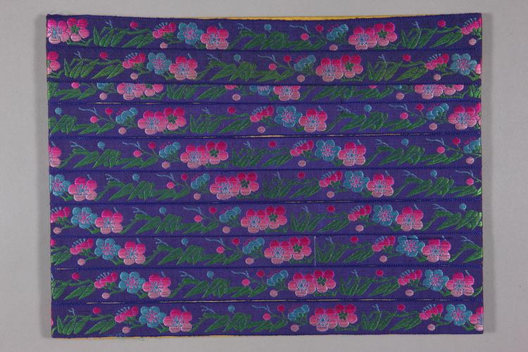 宝蓝色缎地梅竹纹绦