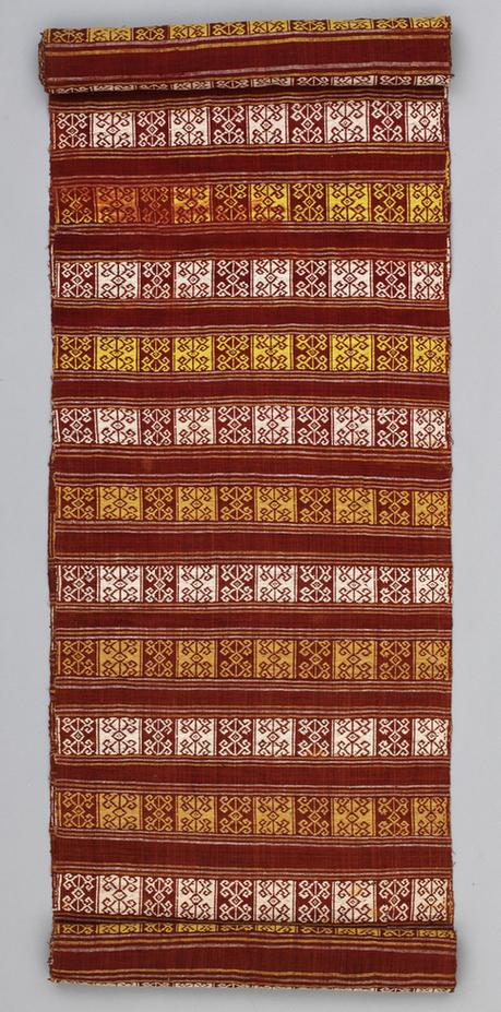 绛紫色地几何纹棉锦垫料