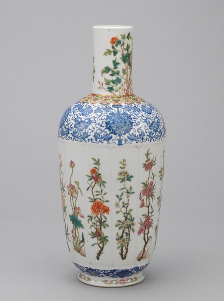 粉彩折枝十二月花卉纹瓶