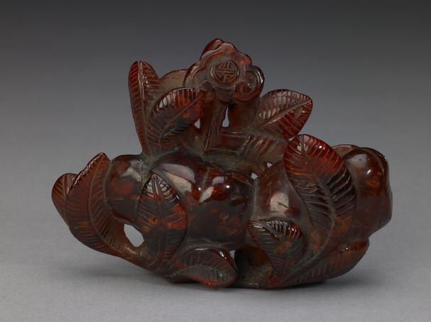 琥珀双柿如意纹笔架