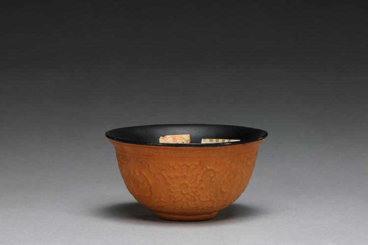 匏制缠枝莲蝠纹碗