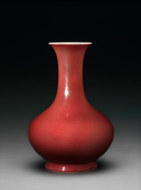 祭红釉撇口瓶