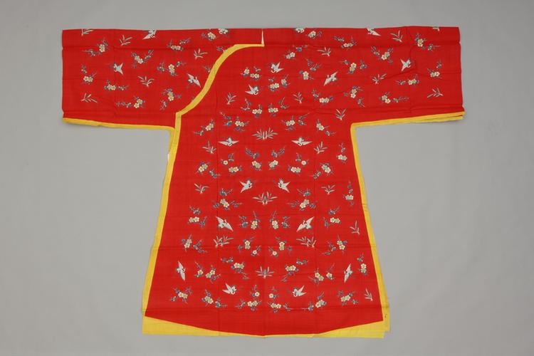红色缂丝梅鹤纹袍料