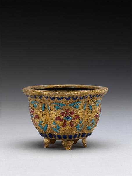 铜烧蓝梅花式花盆