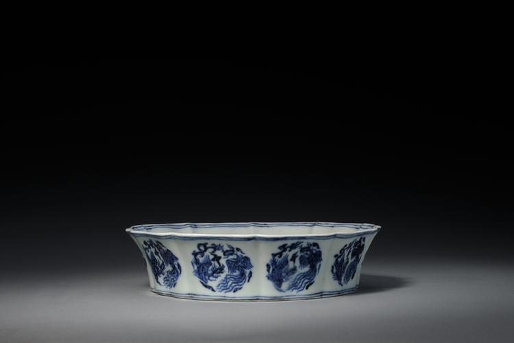 青花鸾凤纹葵瓣式洗