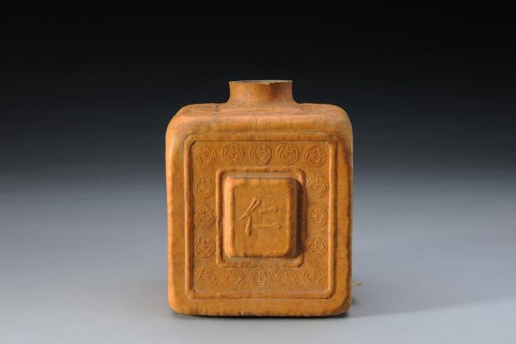 乾隆款匏制四方花插