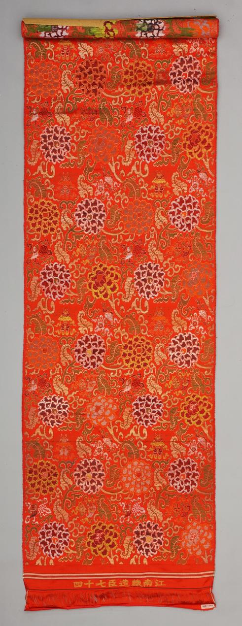 大红色八宝勾莲纹妆花缎