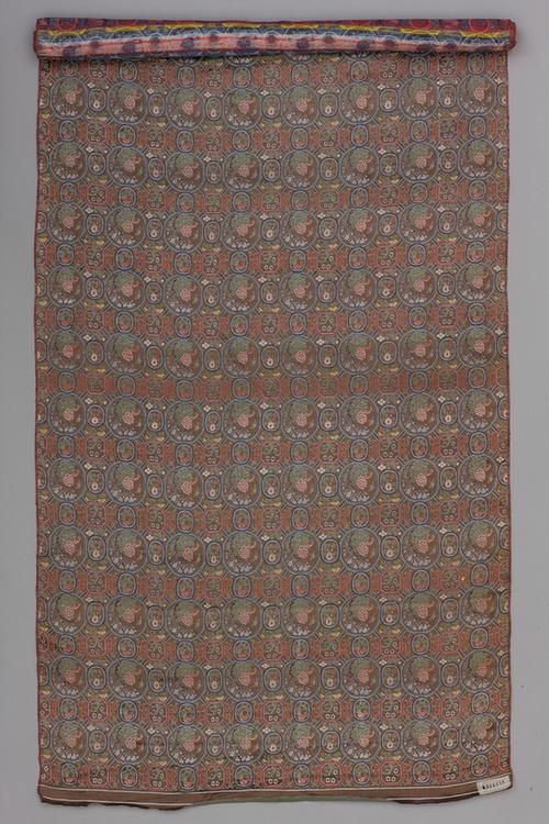 烟色地折枝花卉纹天华锦