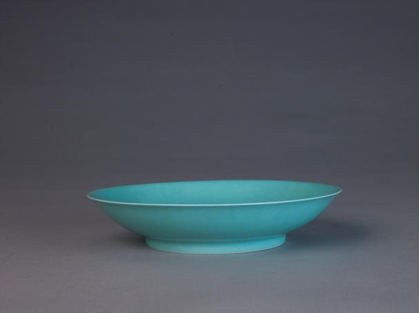 豆绿釉盘