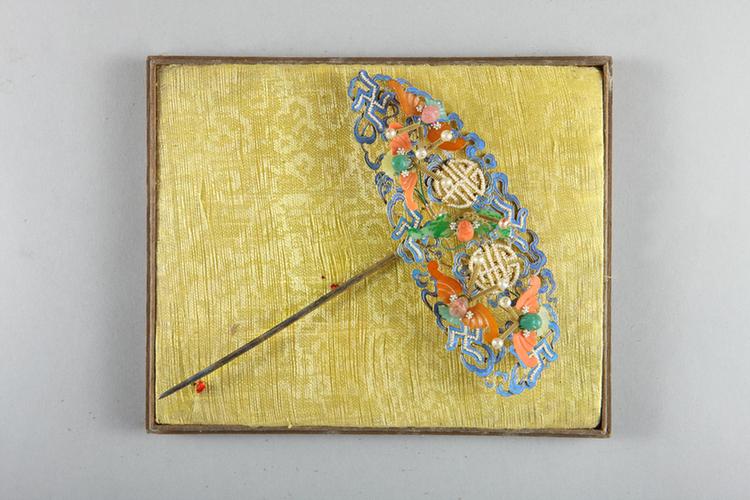 点翠镶料珠万福万寿纹头花