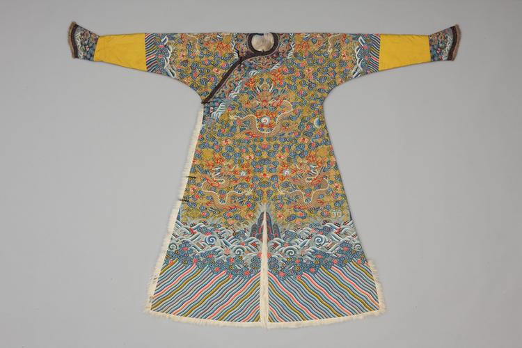 明黄色缂丝万字地彩云金龙纹青白肷皮男龙袍