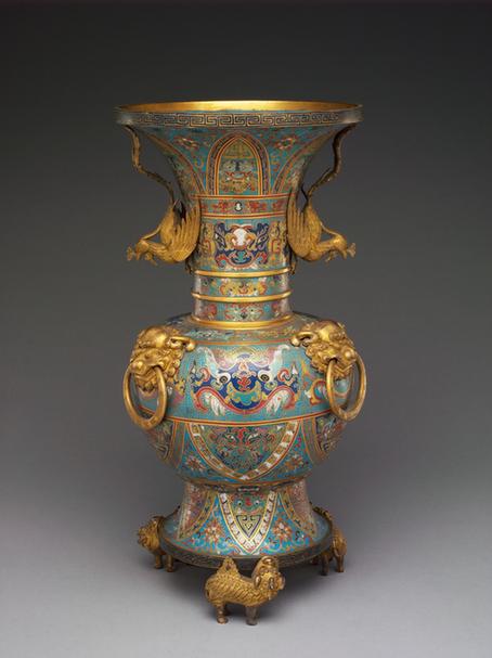 乾隆款掐丝珐琅凤耳三环瓶