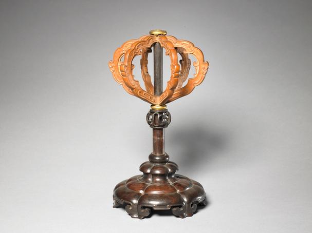 紫檀嵌黄杨木冠架