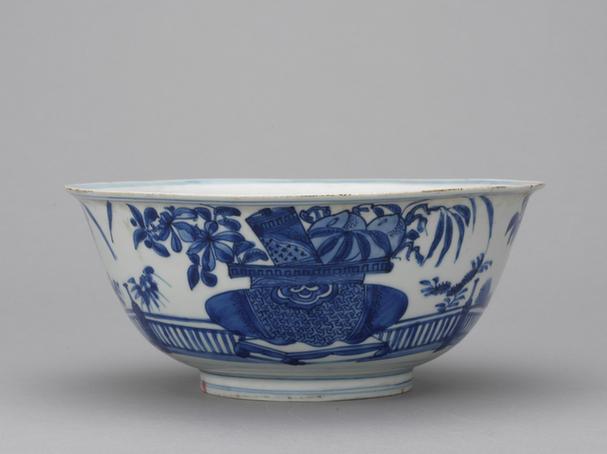 成化款青花博古图碗