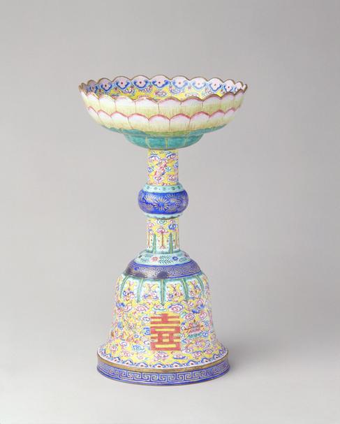 画珐琅彩云八宝莲花纹灯