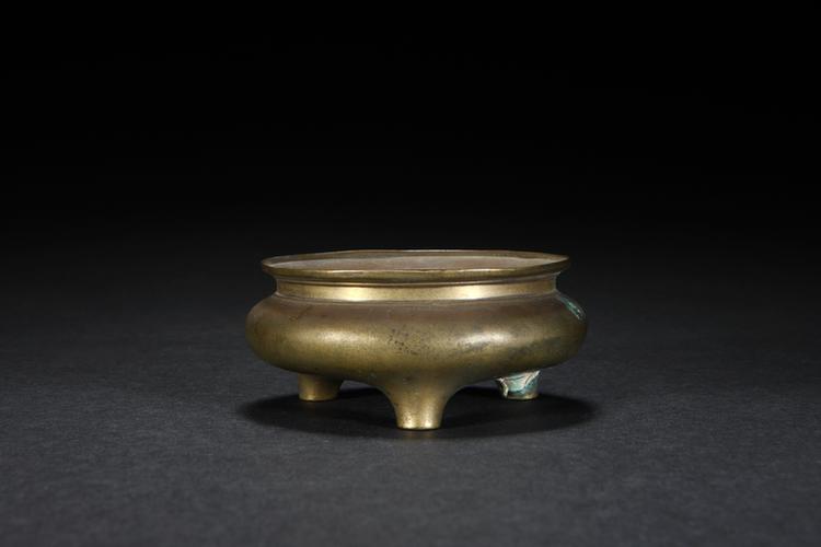 宣德款铜三足炉