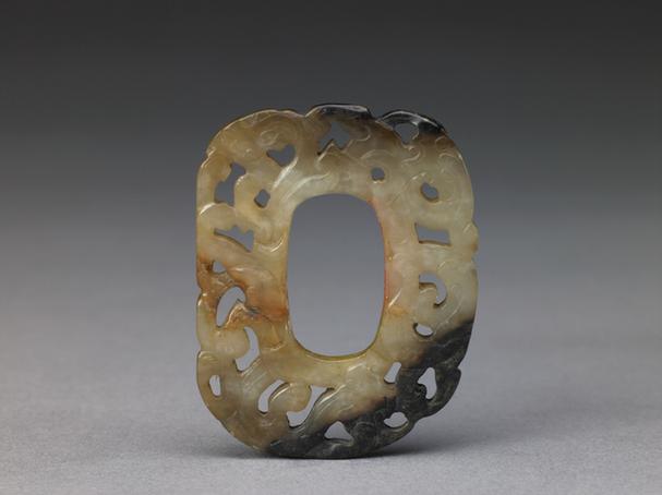 白玉镂雕蟠螭佩