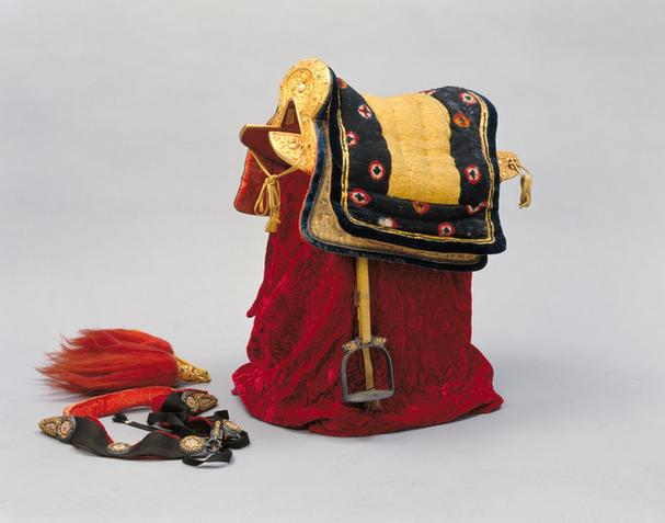 木镶金嵌珠石珊瑚马鞍