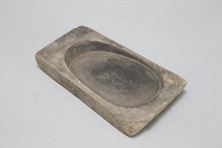 平底长方陶砚