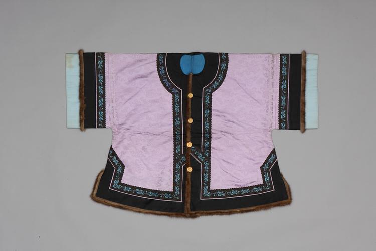 雪灰色福寿绵长纹暗花缎镶貂皮边对襟夹马褂