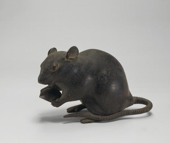 “正斋铸”款铜抱栗鼠