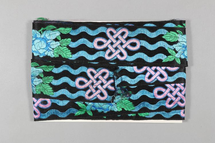 元青色缎地淡彩水浪盘肠牡丹纹绦