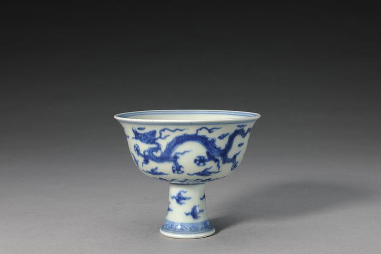 嘉靖款青花云龙纹高足碗