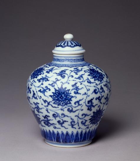 雍正款青花八吉祥缠枝莲纹盖罐