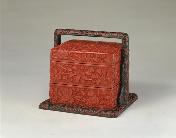 剔红花鸟图三层提盒