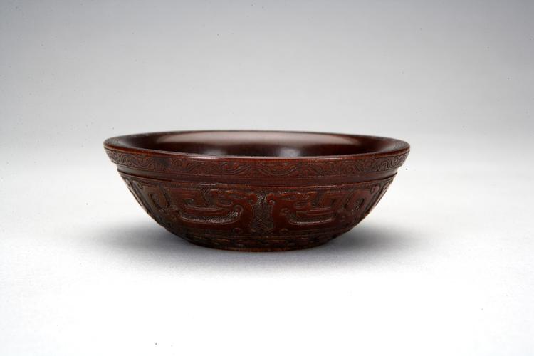 犀角雕螭纹碗
