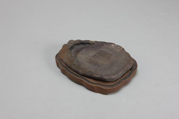 端石雕花叶随形砚