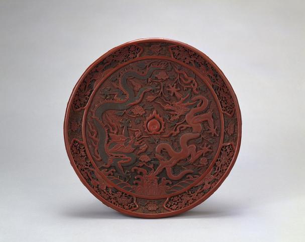 剔彩双龙纹圆盘