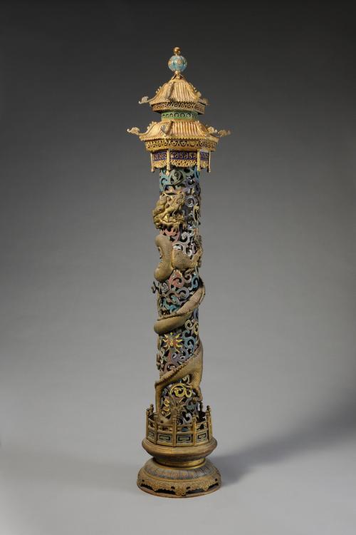 掐丝珐琅镂空蟠龙纹香筒