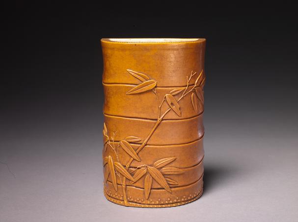 嘉庆款黄釉仿雕竹纹竹节壁瓶