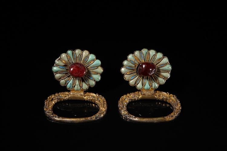 铜镀金镶红宝石松石带环