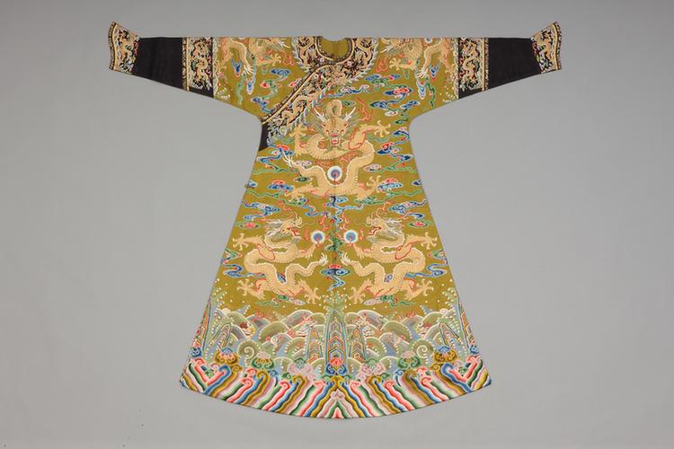 香色纱绣彩云金龙纹女单龙袍