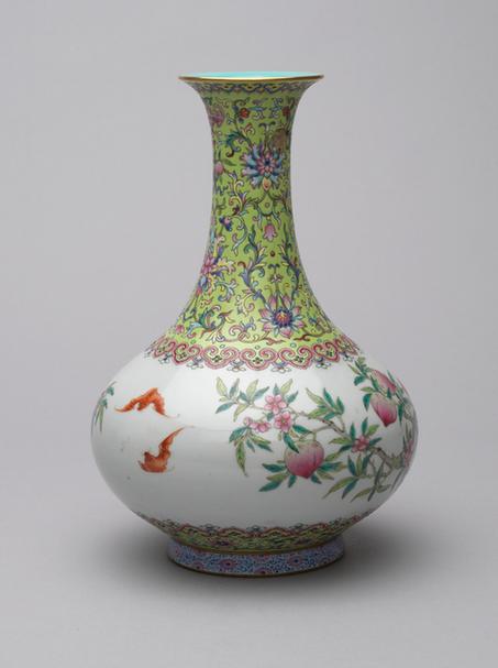 嘉庆款粉彩桃蝠灵芝纹撇口瓶