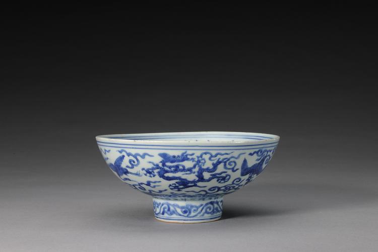 嘉靖款青花寿字云鹤纹碗