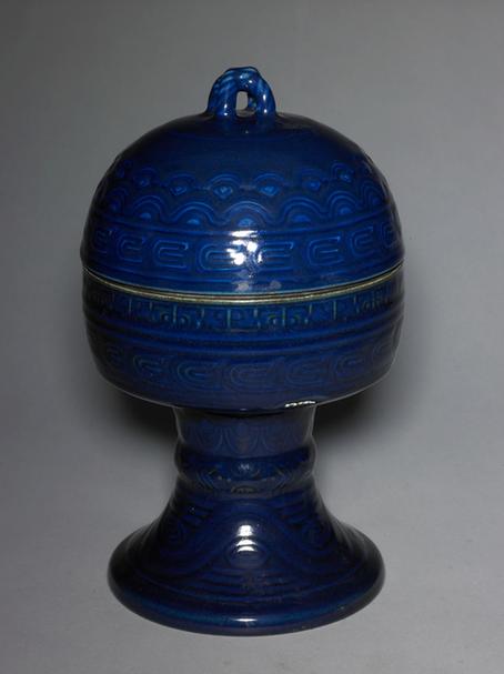 乾隆款霁蓝釉凸花盖豆