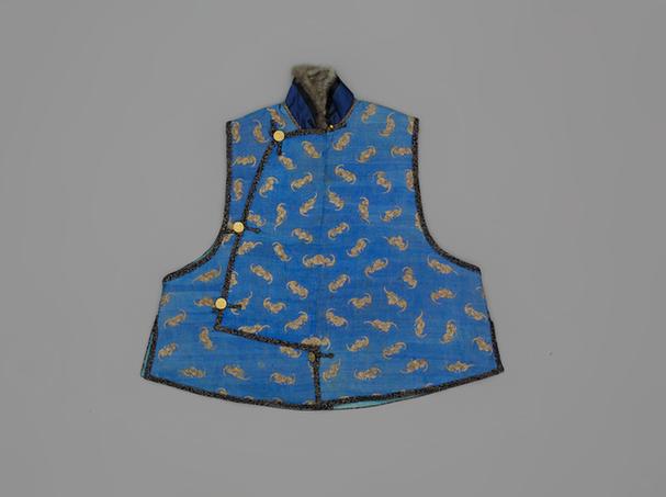 蓝色缂丝百蝠纹貂皮琵琶襟坎肩