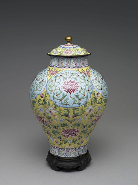 铜胎画珐瑯海棠式盖罐