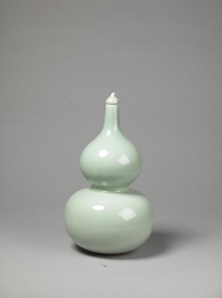 乾隆款冬青釉葫芦瓶