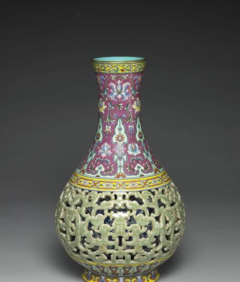 磁胎洋彩锦上添花玲珑胆瓶