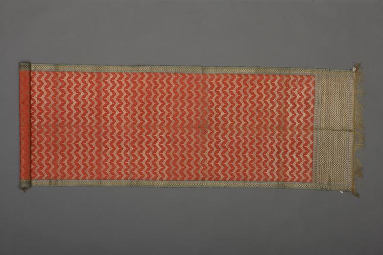 杏黄色地波浪纹回回织金锦