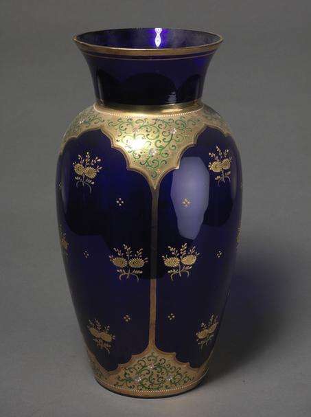 蓝玻璃开光菊花瓶