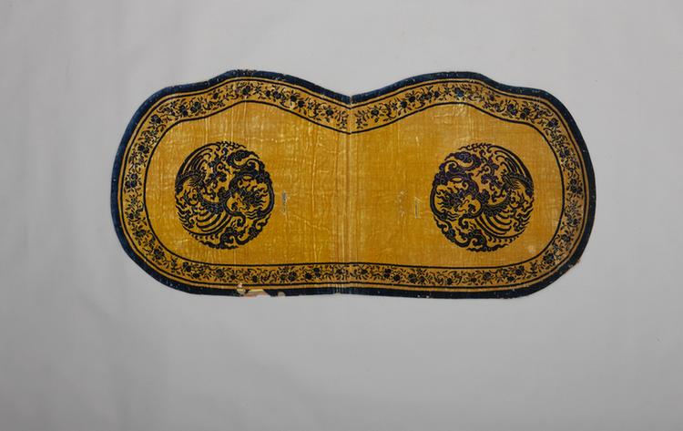 黄漳绒团凤纹鞍韂