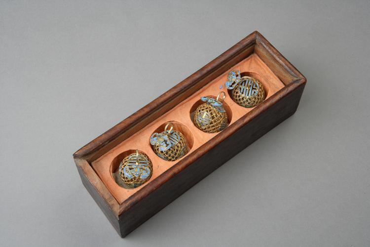 银镀金点翠纽扣